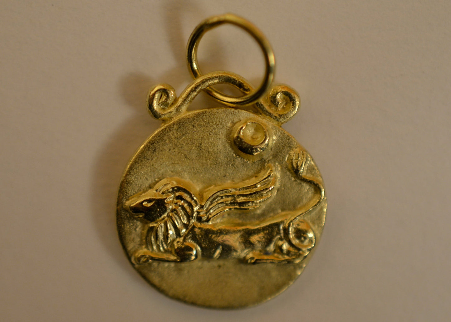 Leo Charm