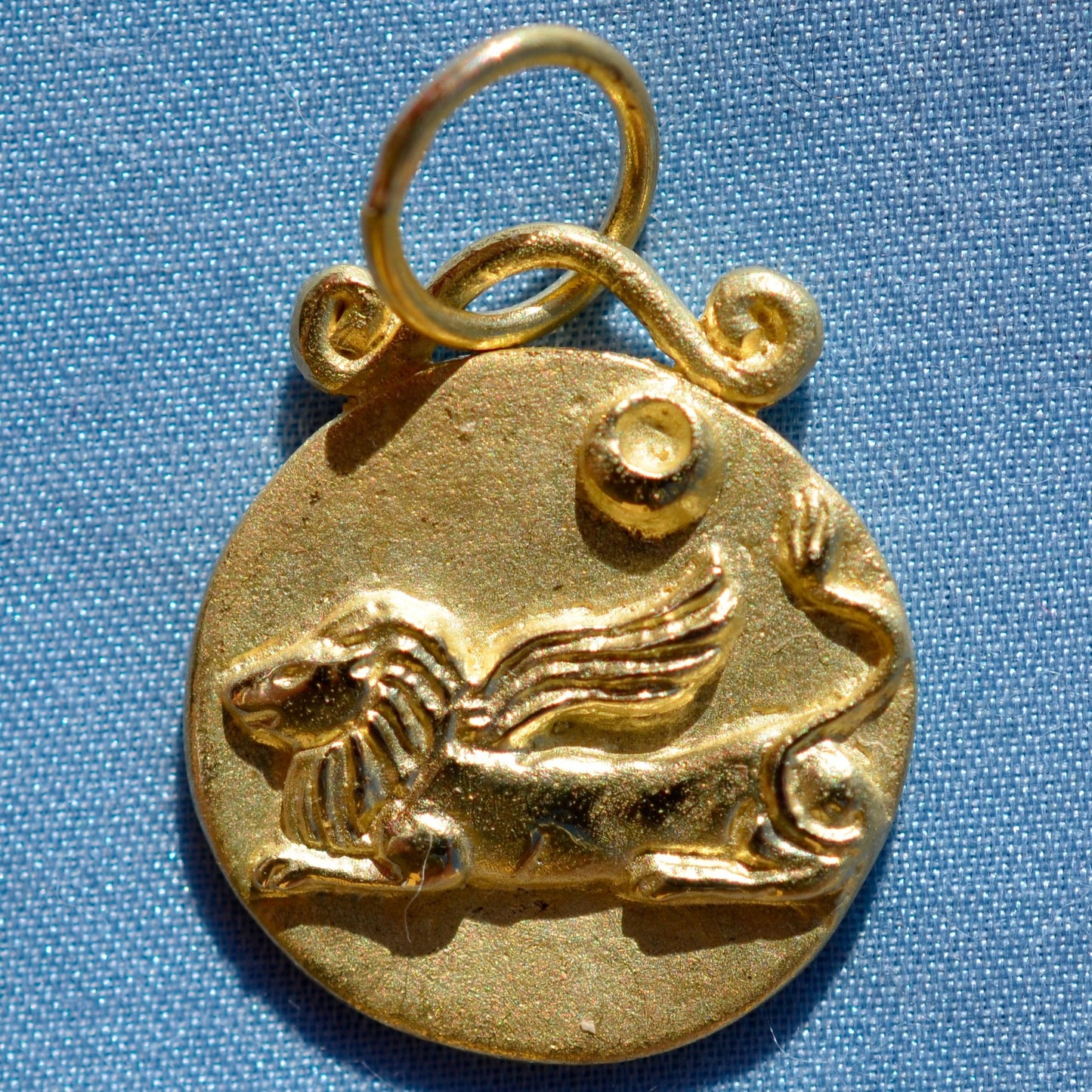 Leo Charm