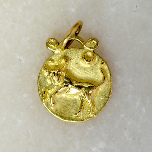 Taurus zodiac pendant in 18 karat gold on marble